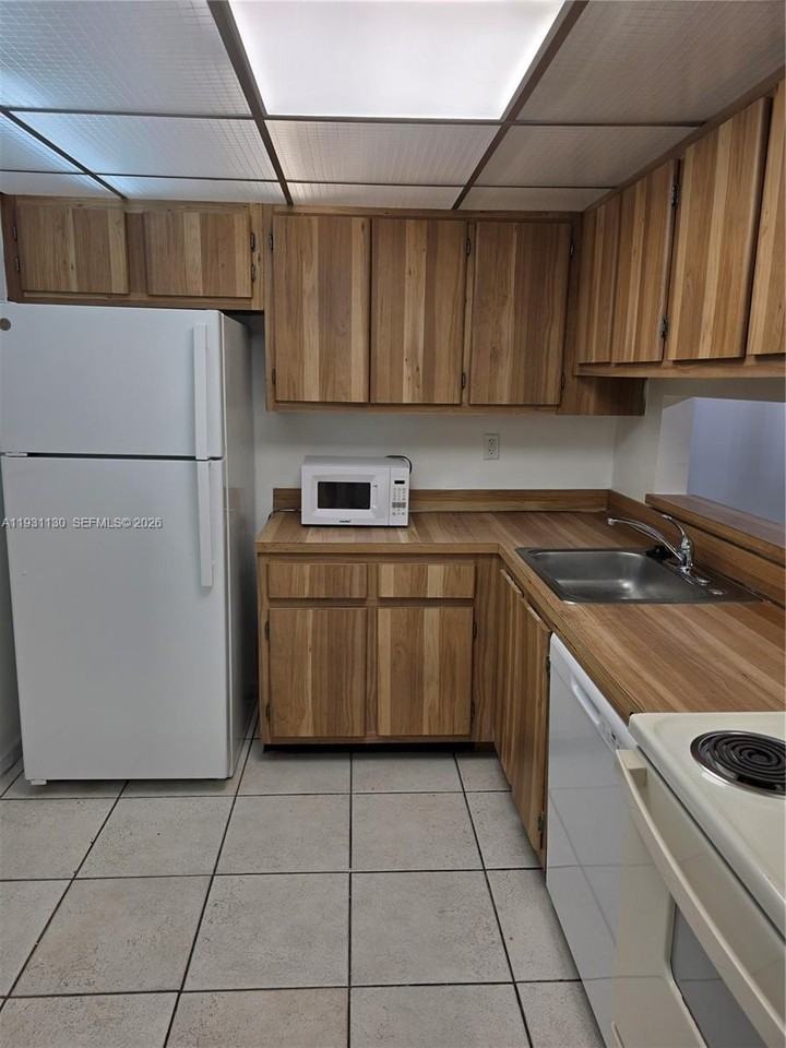 8035 Sw 107th Ave #221 - Photo 3 of 30