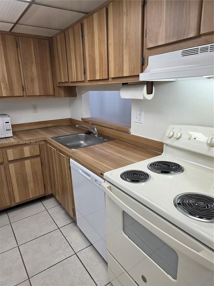 8035 Sw 107th Ave #221 - Photo 4 of 30