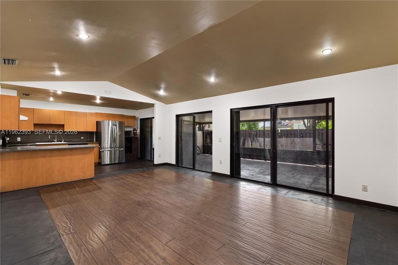 9850 Nw 15th Ct #9850 - Photo 5 of 21