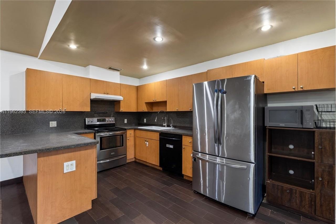 9850 Nw 15th Ct #9850 - Photo 6 of 21