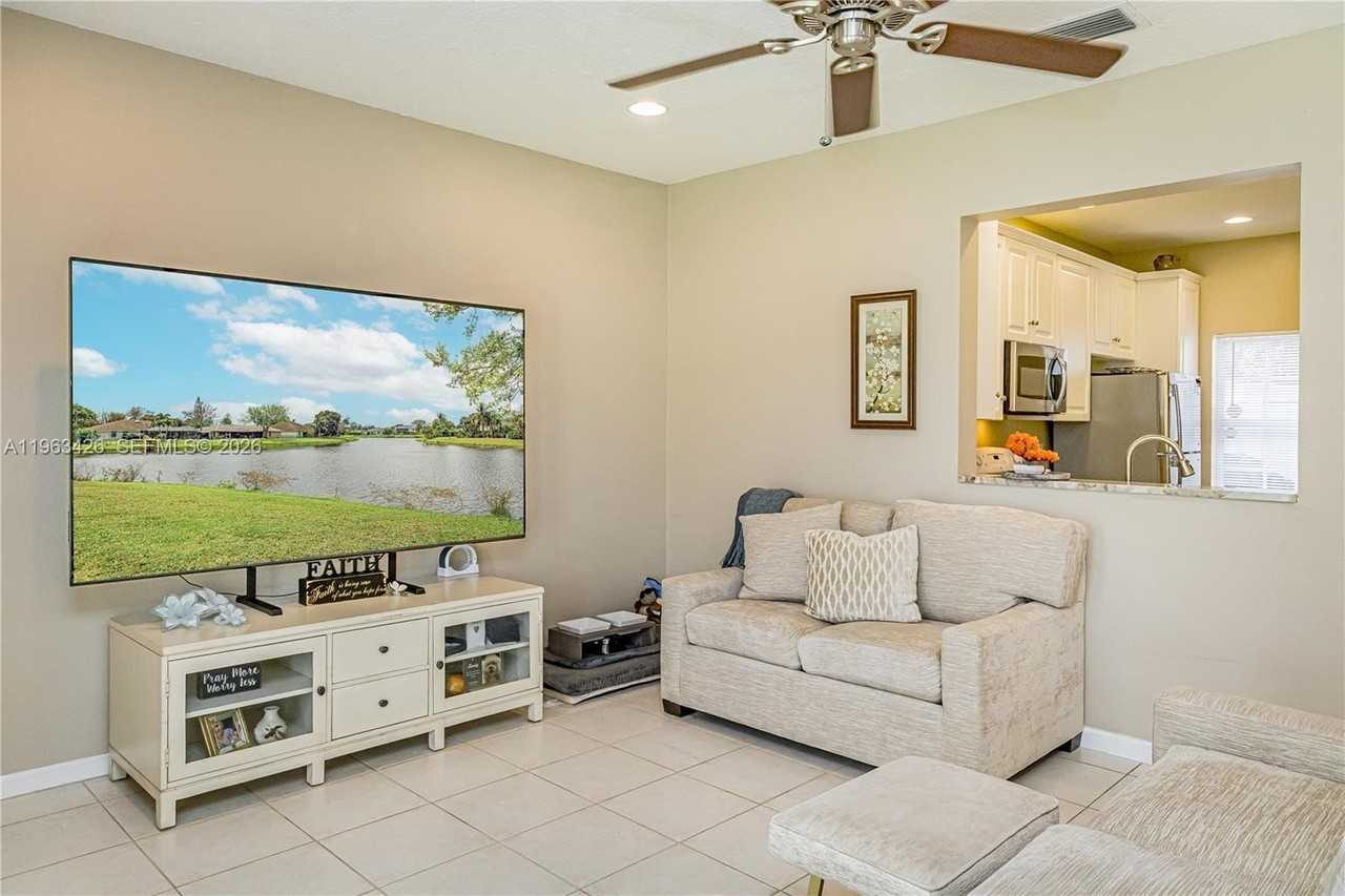 1651 Hawthorne Pl - Photo 4 of 33