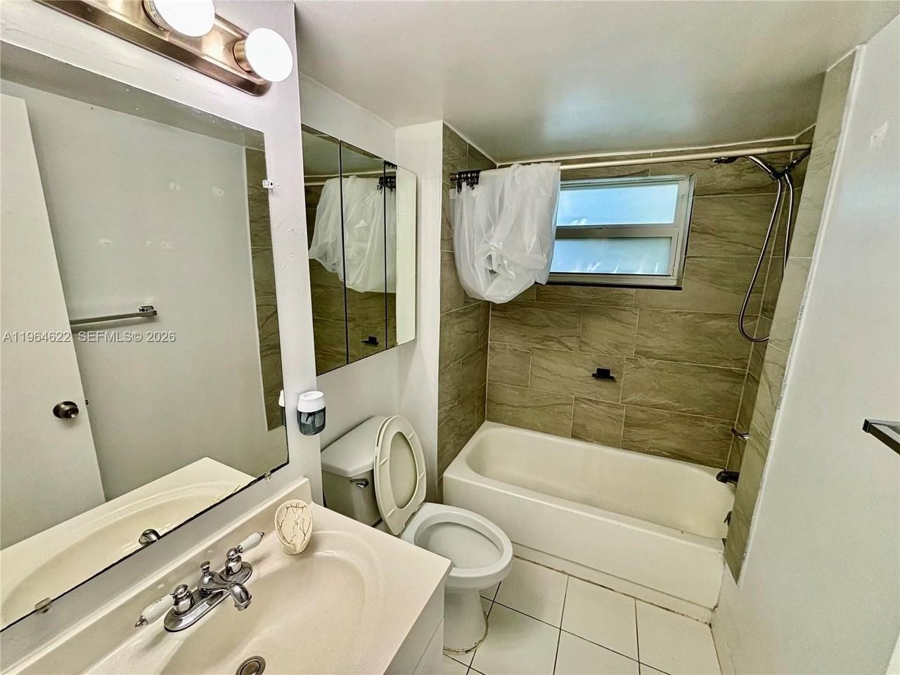 1960 Marseille Dr #204 - Photo 5 of 7