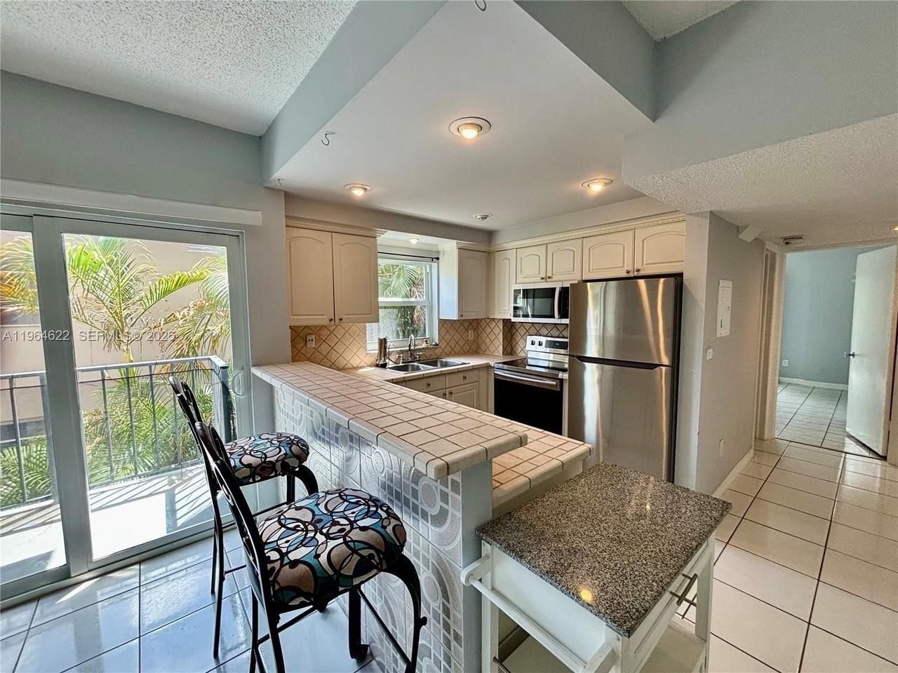 1960 Marseille Dr #204 - Photo 6 of 7