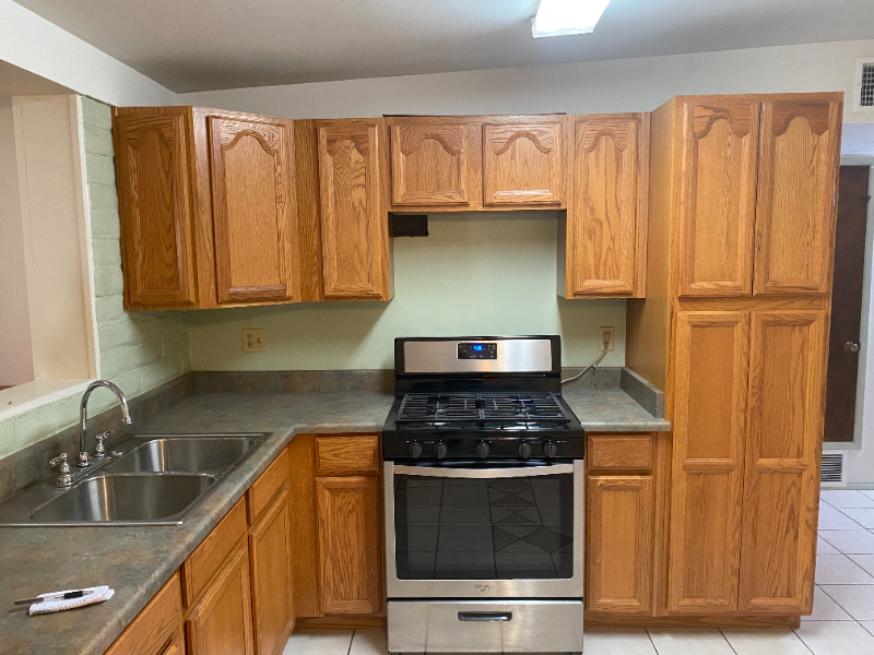 1021 W Edgewater Dr - Photo 2 of 16