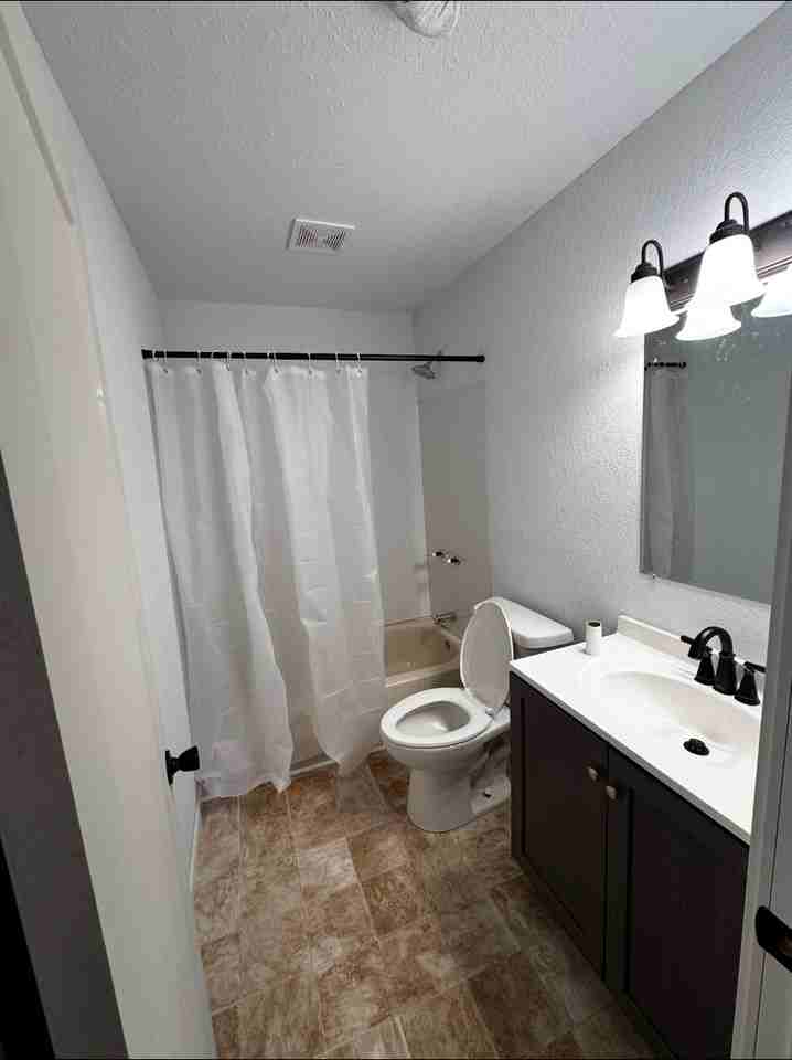 241 Webster St N #2 - Photo 4 of 7