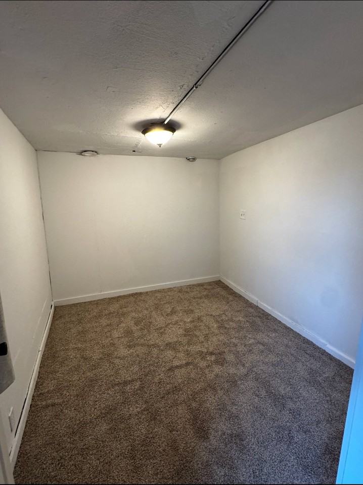 241 Webster St N #2 - Photo 6 of 7