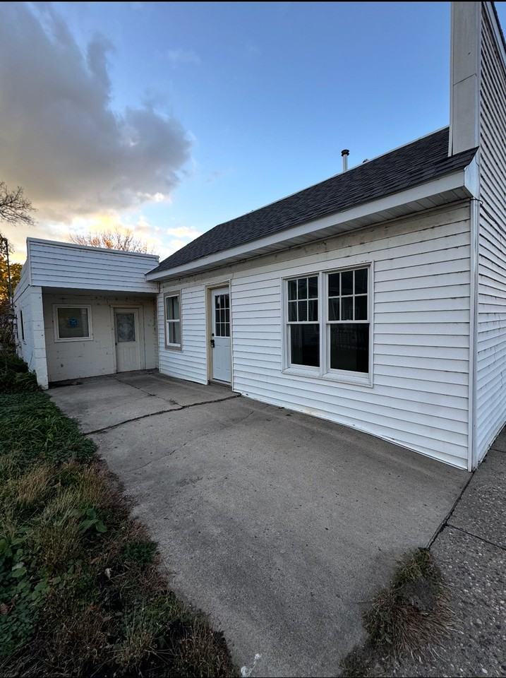 241 Webster St N #2 - Photo 7 of 7