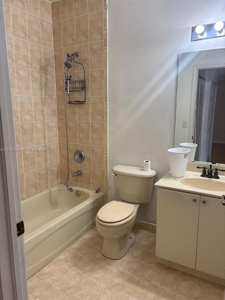 371 Ne 26th Ter #101 - Photo 5 of 10