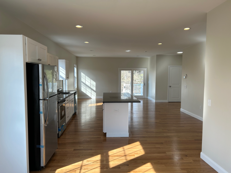 12 Railroad Ave #B - Photo 2 of 5