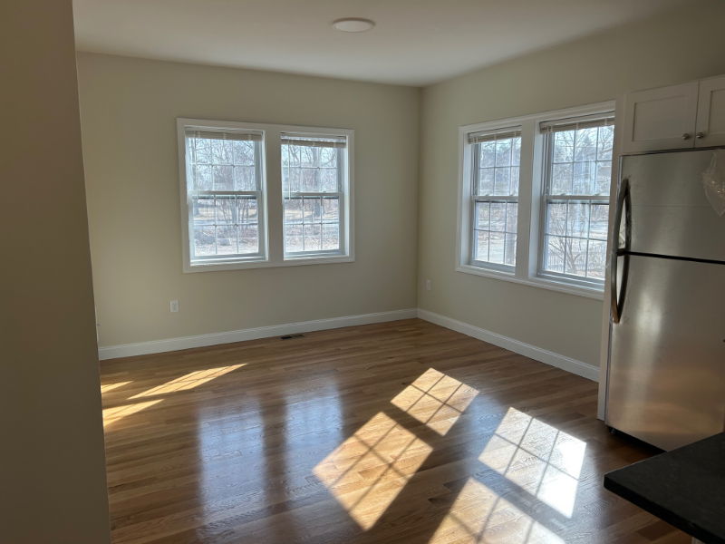 12 Railroad Ave #B - Photo 3 of 5