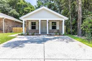 featured image of 454 Reeves St