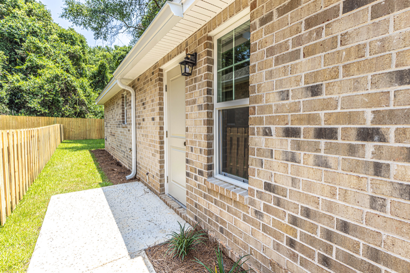 454 Reeves St - Photo 3 of 28