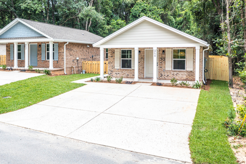 454 Reeves St - Photo 4 of 28