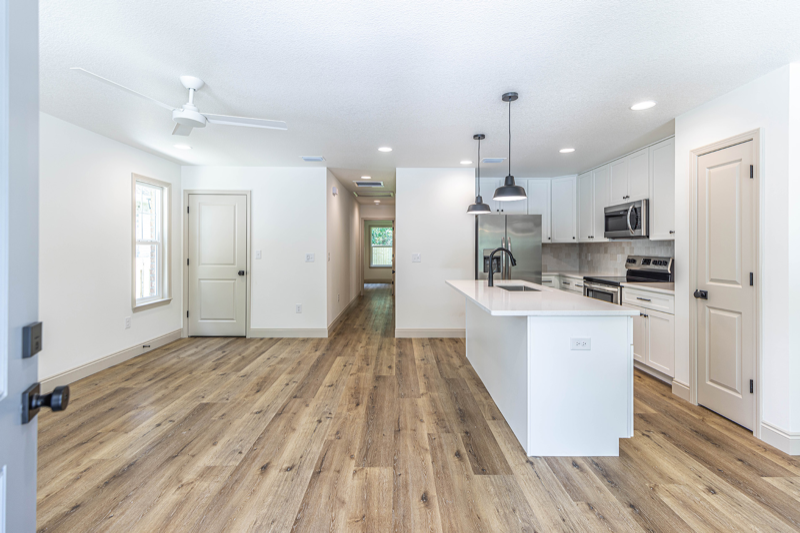 454 Reeves St - Photo 5 of 28