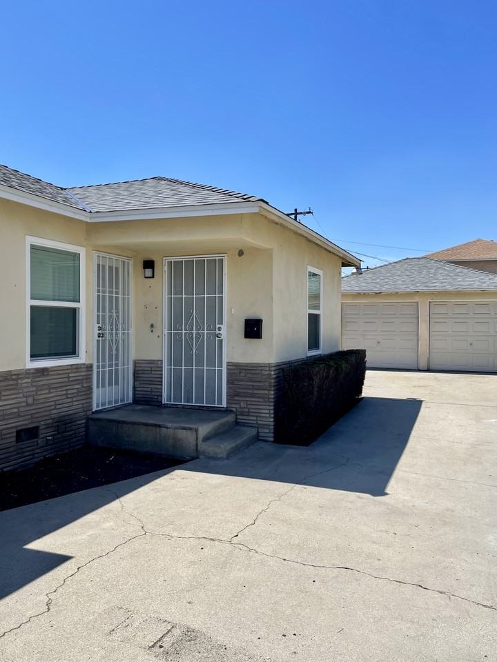 1382 North Mountain View Avenue - Photo 2 of 23