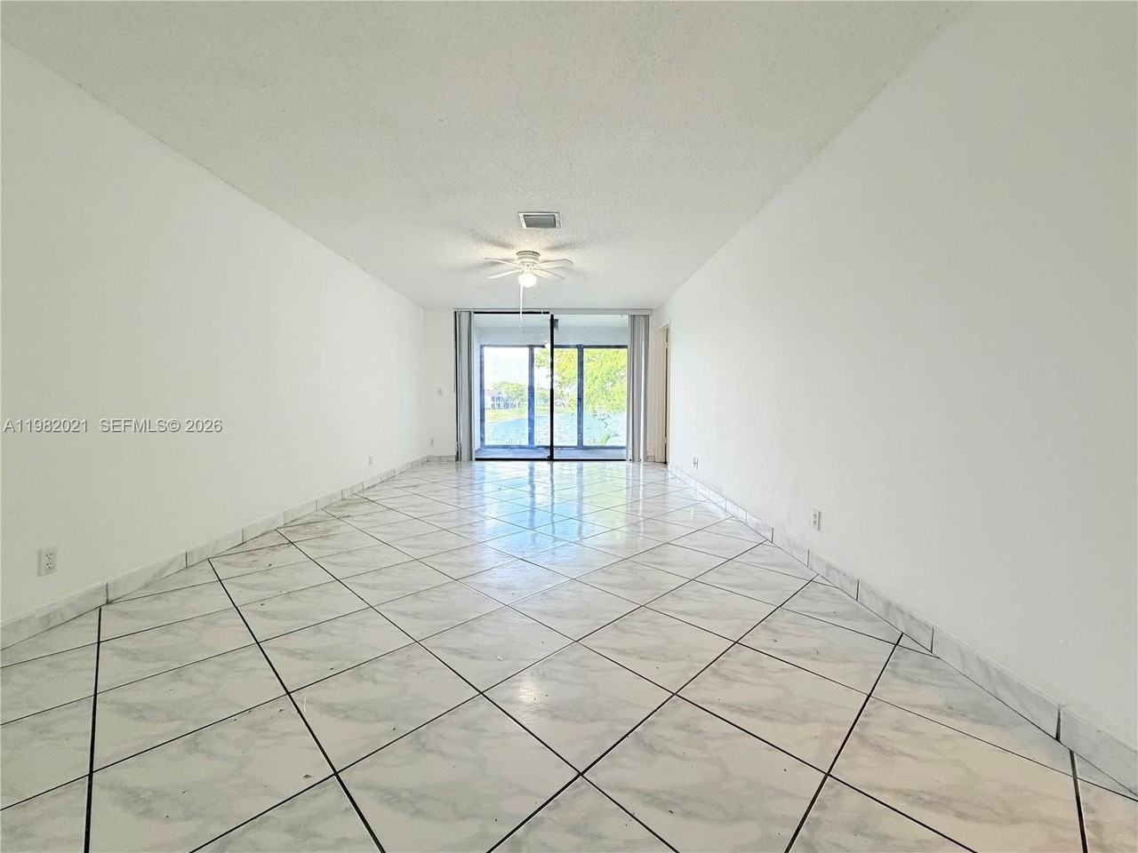 206 Lake Pointe Dr #206