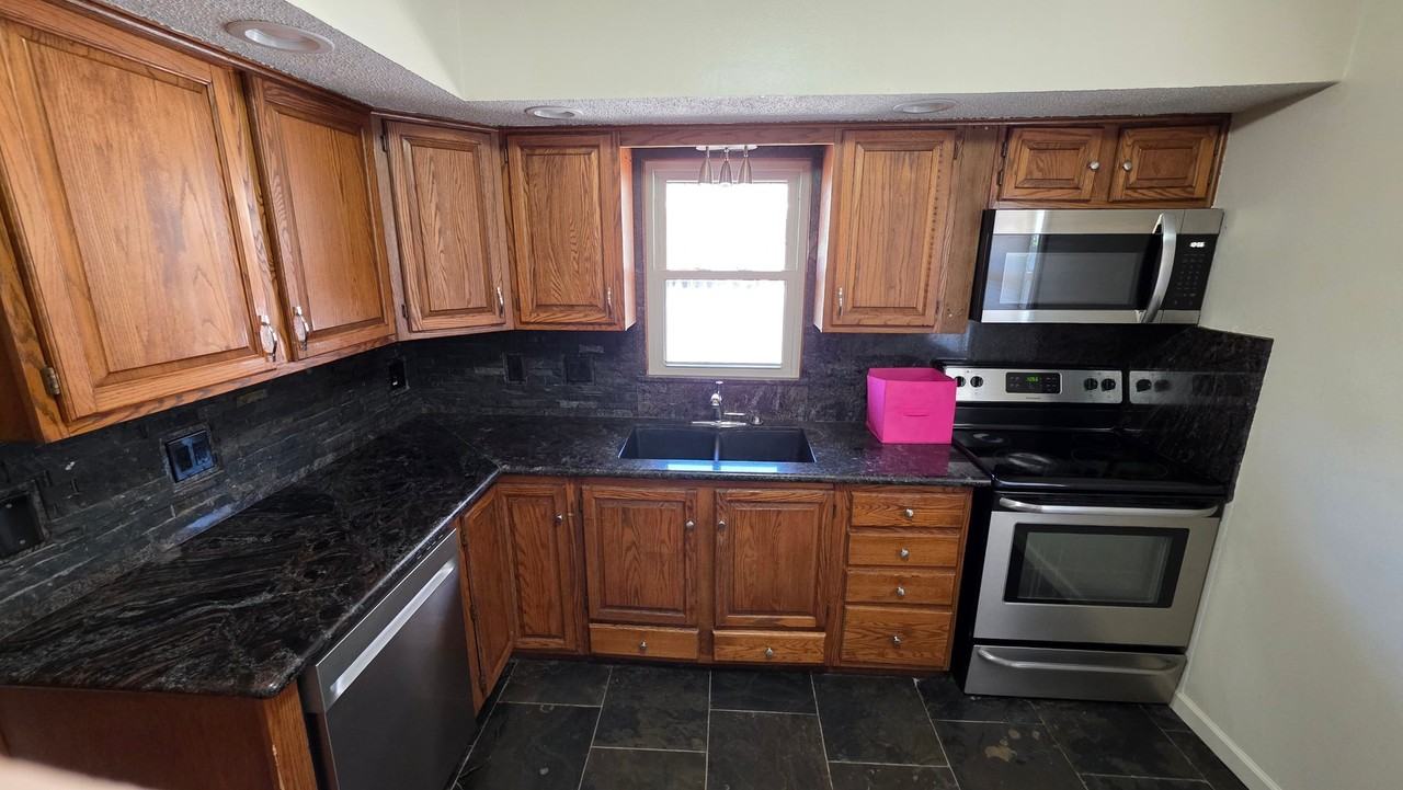 2564 E Tiffin Ave - Photo 7 of 15