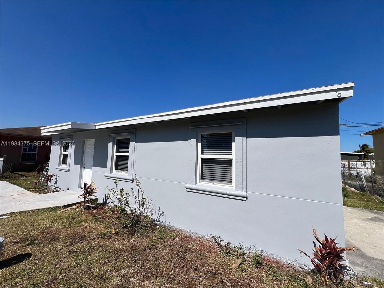 361 Nw 16th St - Photo 3 of 28