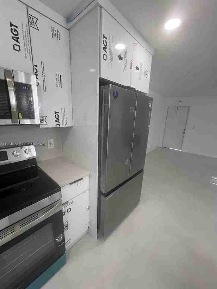 361 Nw 16th St - Photo 5 of 28