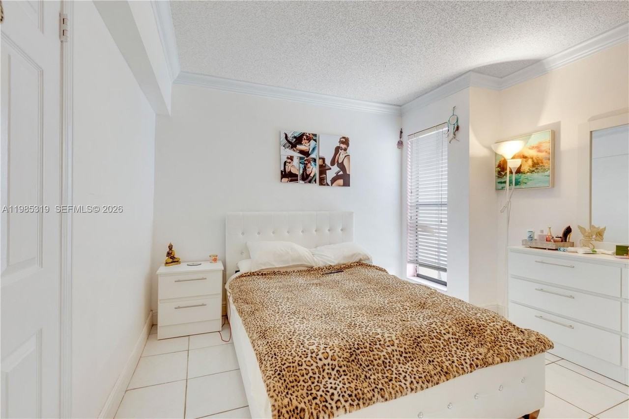 1758 W 58th St #1758 - Photo 6 of 47