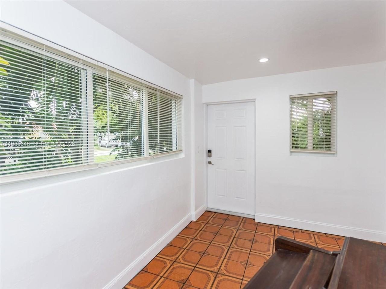 6300 Nw 41st St - Photo 4 of 34