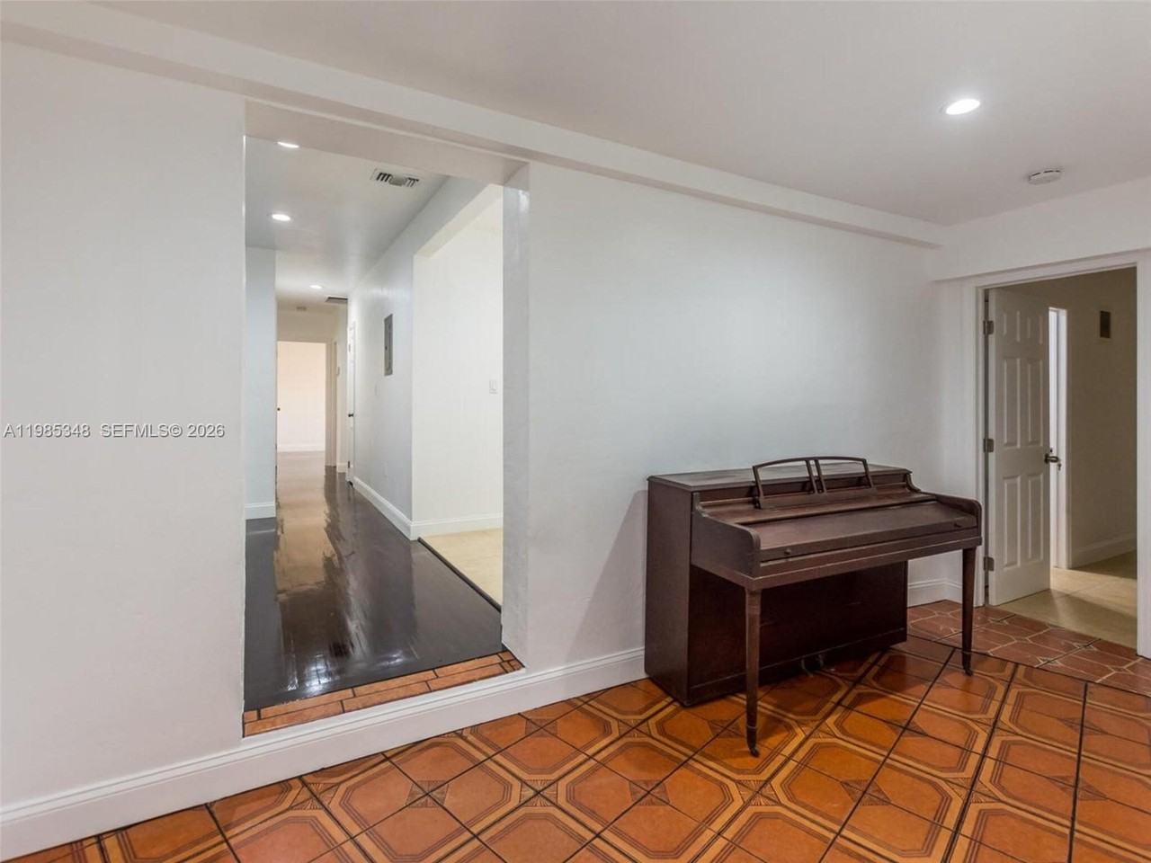 6300 Nw 41st St - Photo 5 of 34