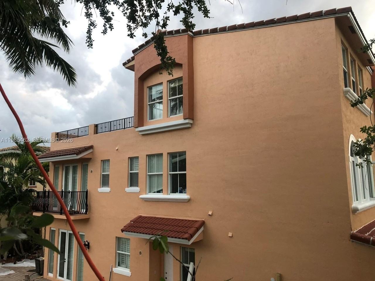 2636 Ne 15th St #2636 - Photo 3 of 11