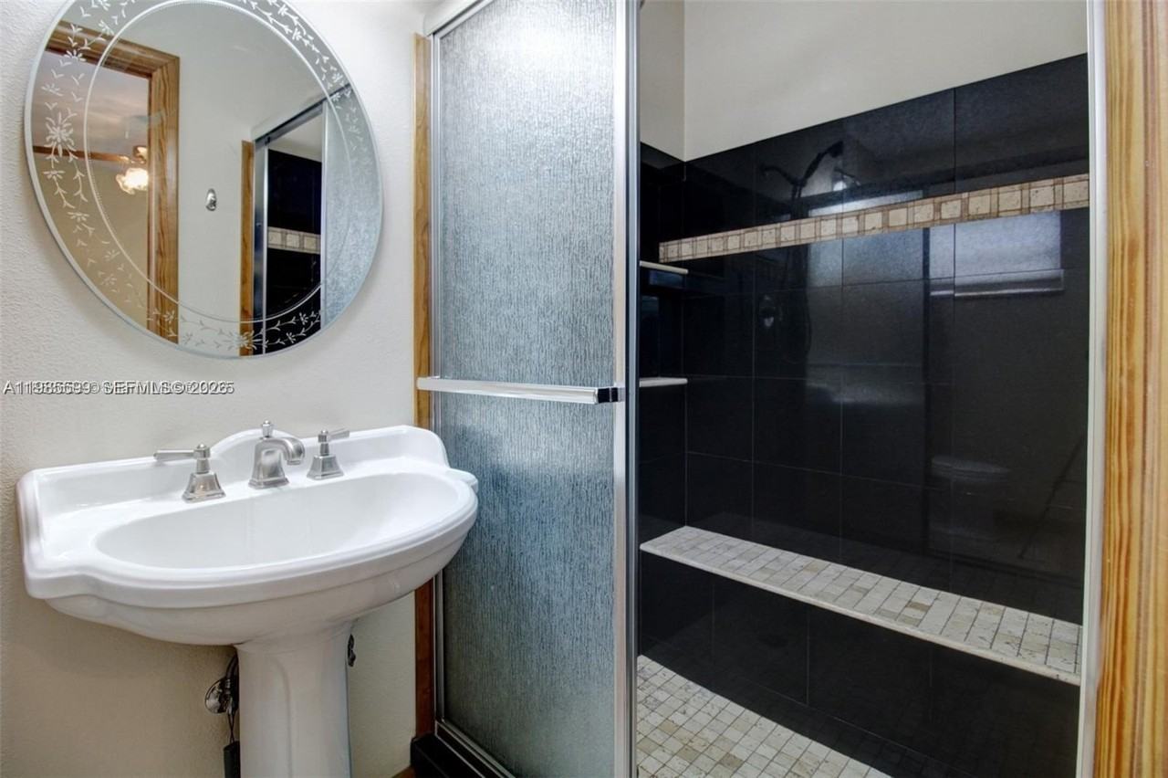 10250 Caribbean Blvd - Photo 2 of 21