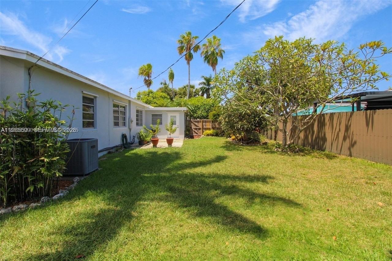 10250 Caribbean Blvd - Photo 3 of 19