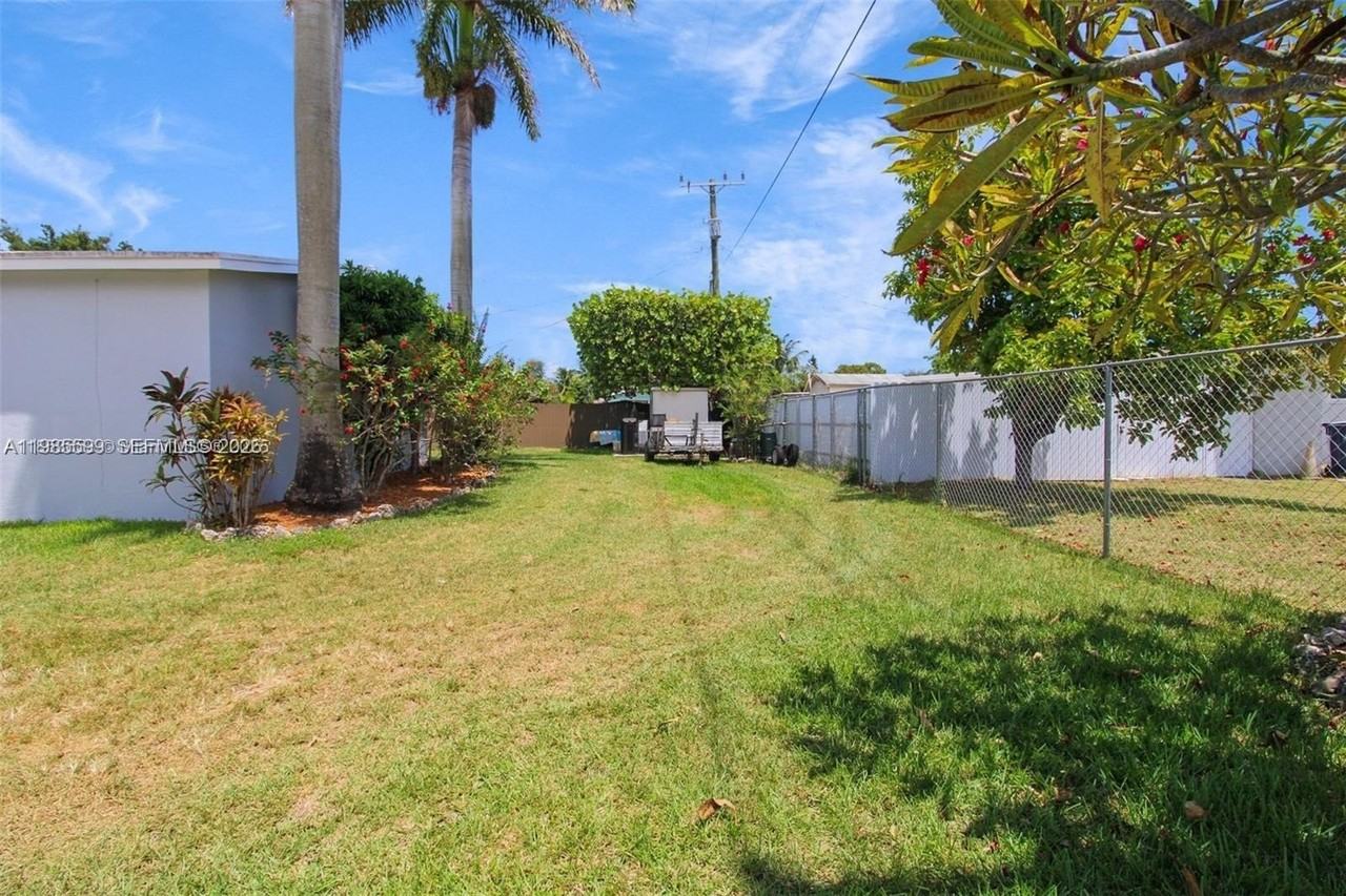 10250 Caribbean Blvd - Photo 4 of 19