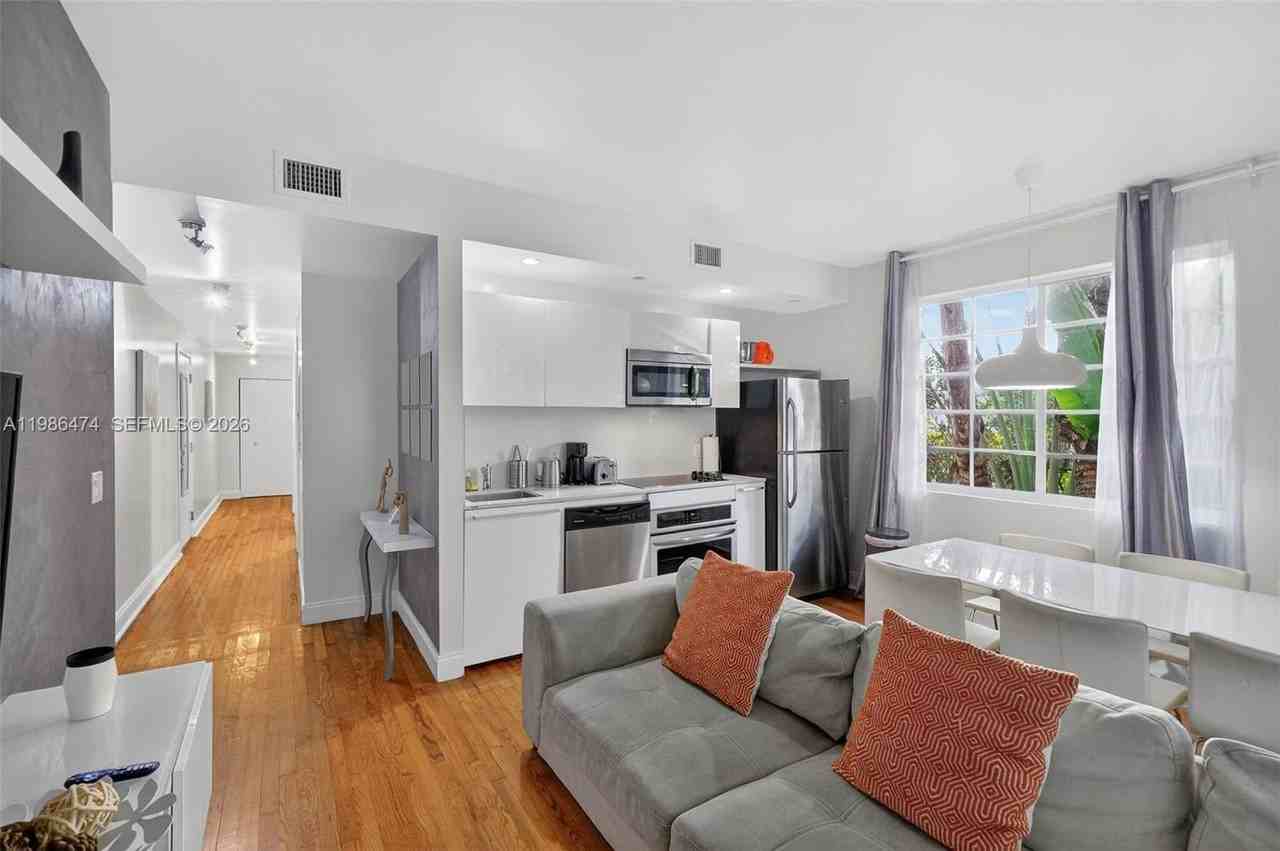 1410 Euclid Ave #2 - Photo 7 of 34