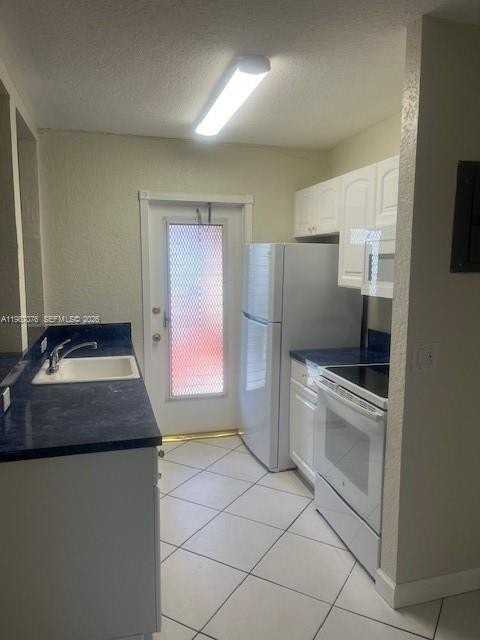 5050 Bayview Dr #17 - Photo 6 of 10