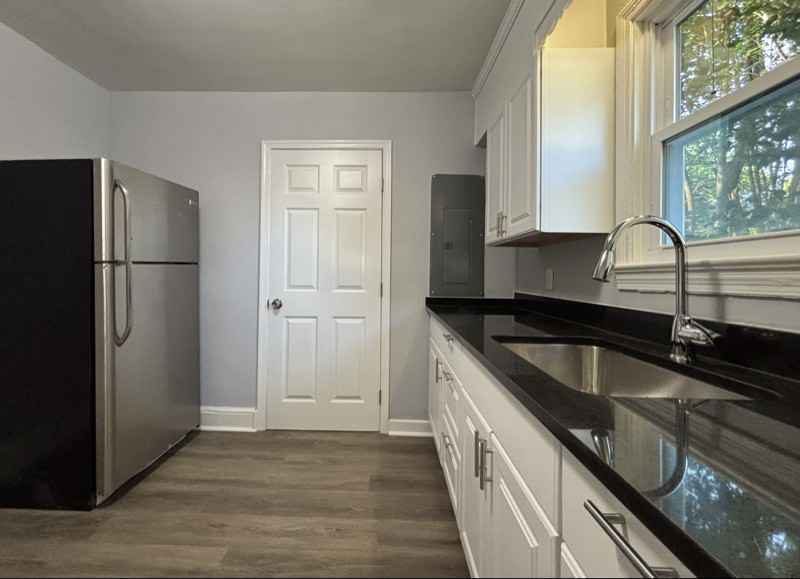 2311 Richmond Ave - Photo 5 of 12