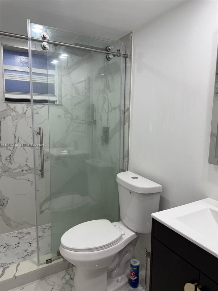 2460 Sw 18th Ave #1211 - Photo 7 of 15