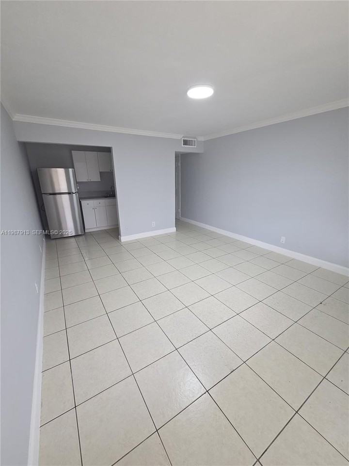 11005 Sw 1st St #206 - Photo 4 of 10