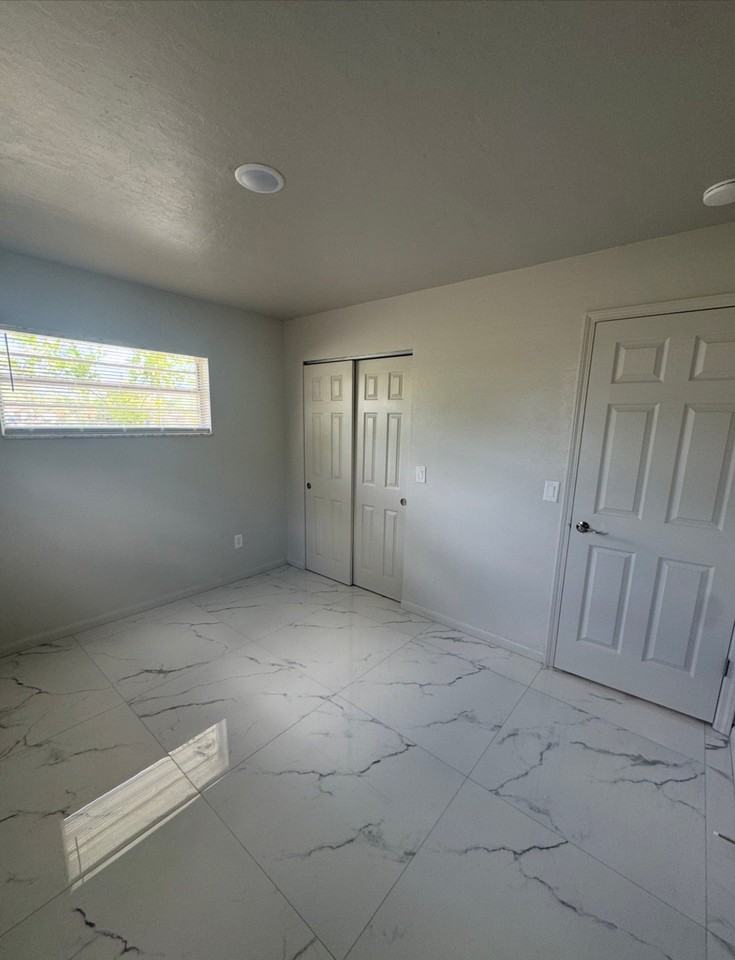 5519 7th Ave - Photo 2 of 6