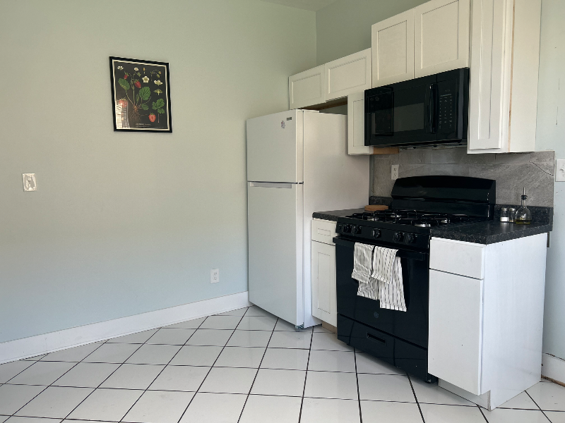 875 Philip St - Photo 4 of 12