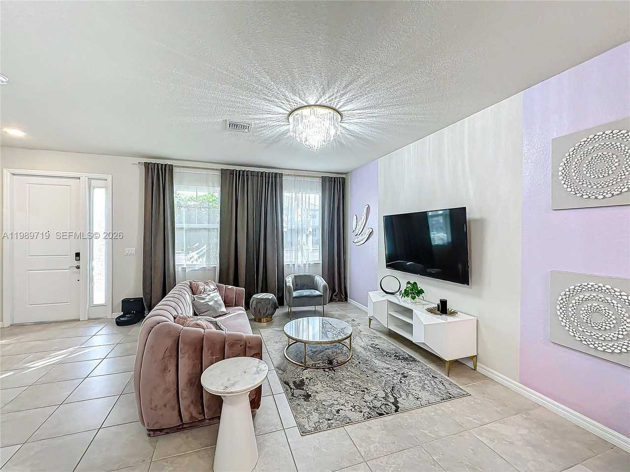 1240 Eucalyptus Dr #4 - Photo 5 of 28