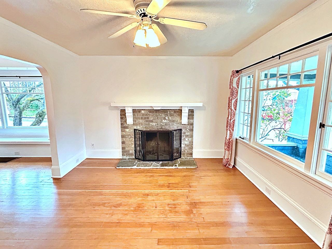 858 N Stafford St #1 - Photo 5 of 25