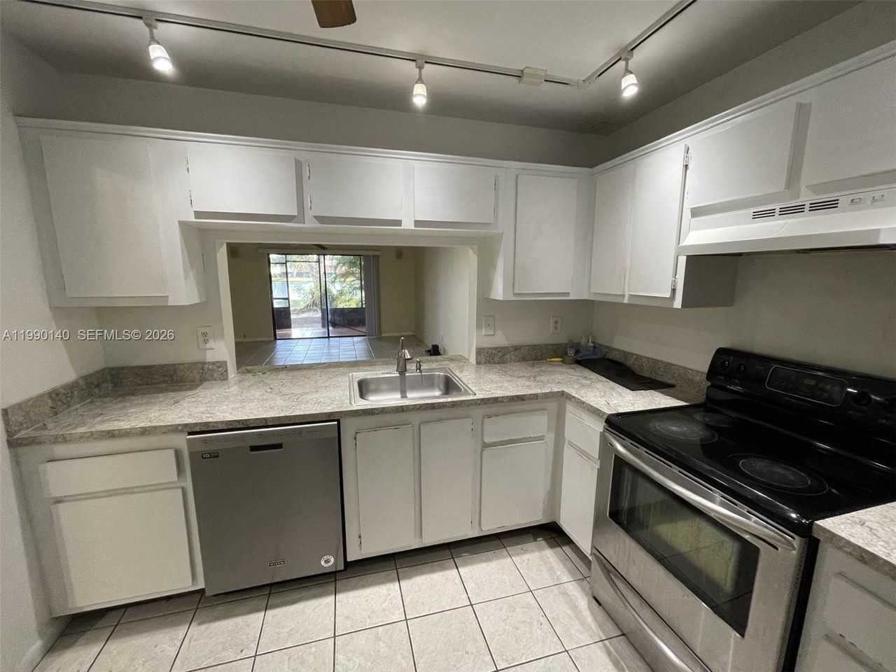 10508 Nw 6th St #10508 - Photo 4 of 31