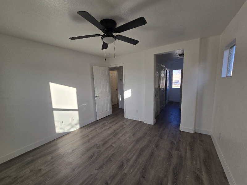 5117 S 15th Pl - Photo 3 of 9
