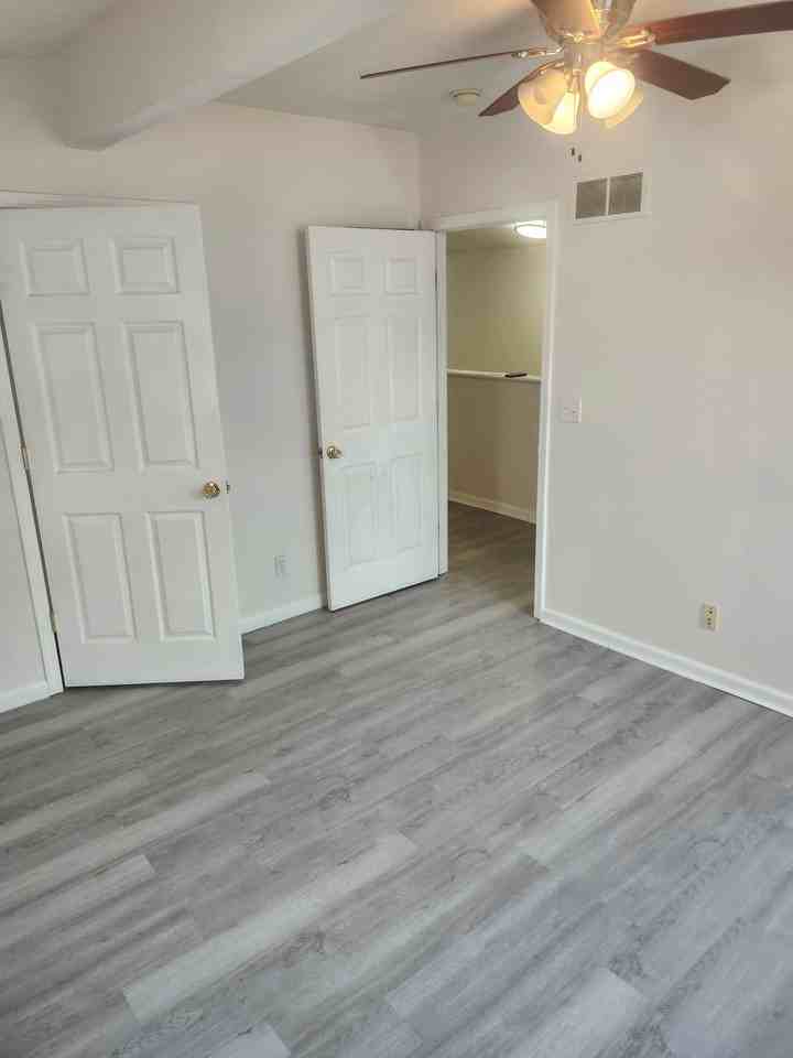 12226 Fairview Ct Frnt Up - Photo 3 of 10