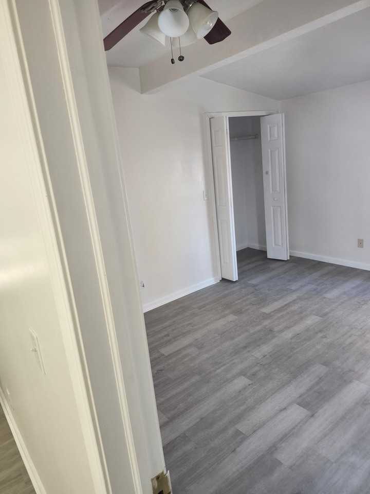 12226 Fairview Ct Frnt Up - Photo 4 of 10