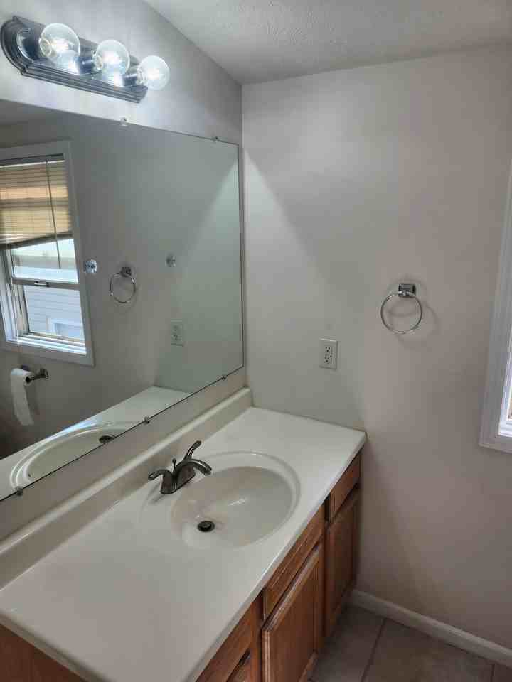 12226 Fairview Ct Frnt Up - Photo 5 of 10