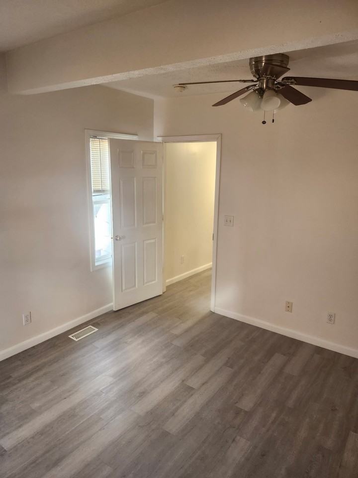 12226 Fairview Ct Frnt Up - Photo 6 of 10