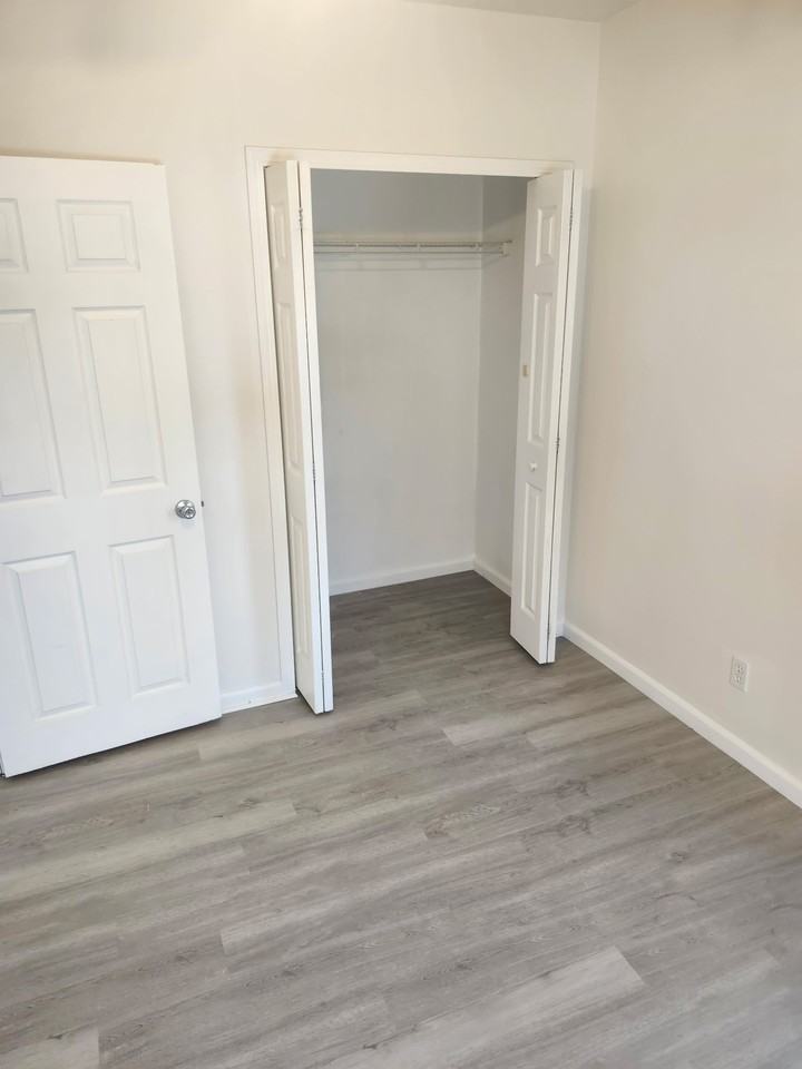 12226 Fairview Ct Frnt Up - Photo 7 of 10