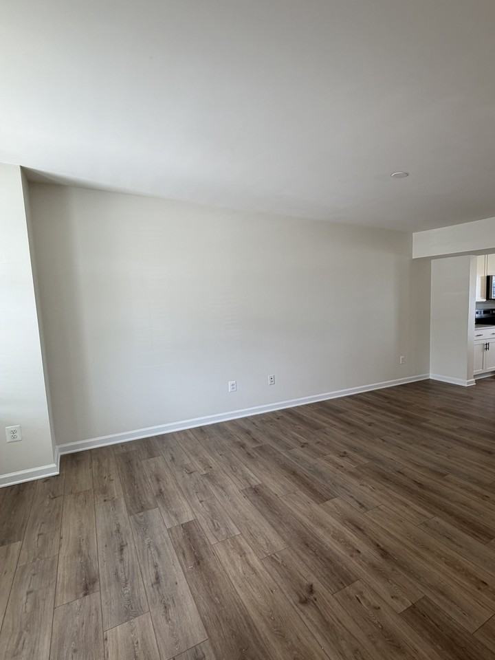 40 Orchard Green Dr #1 - Photo 3 of 36