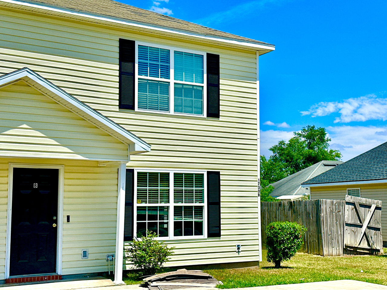 1730 Forsyth PlaceApt B #B - Photo 2 of 24