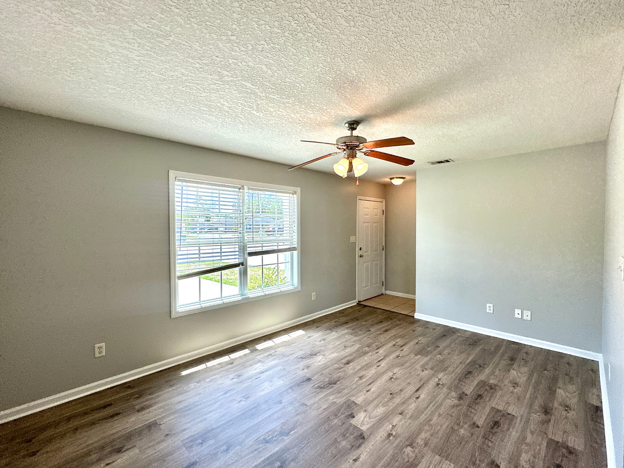 1730 Forsyth PlaceApt B #B - Photo 4 of 24