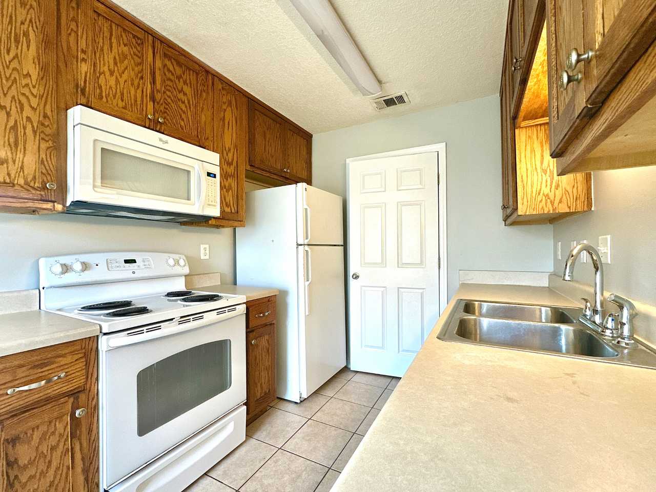1730 Forsyth PlaceApt B #B - Photo 5 of 24